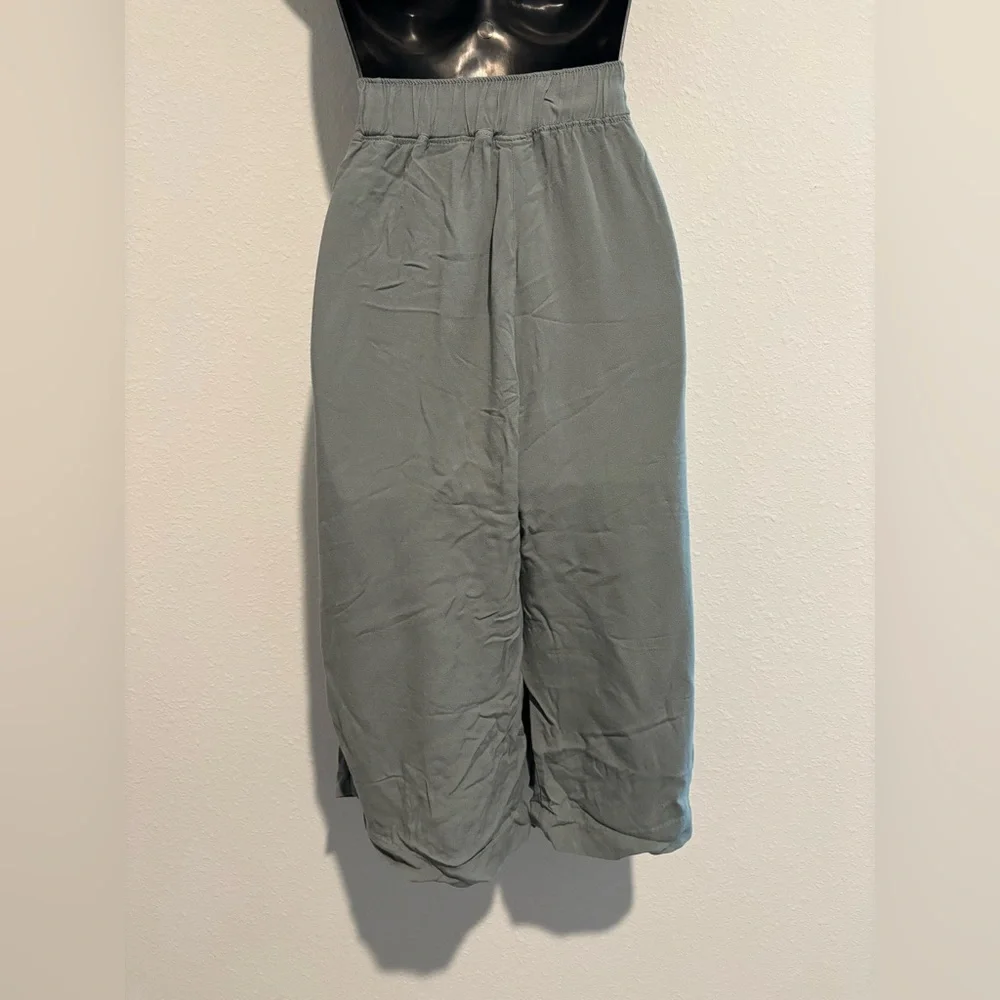 Elegant Women's Wide Leg Pants in Gray - Picture 3 of 5